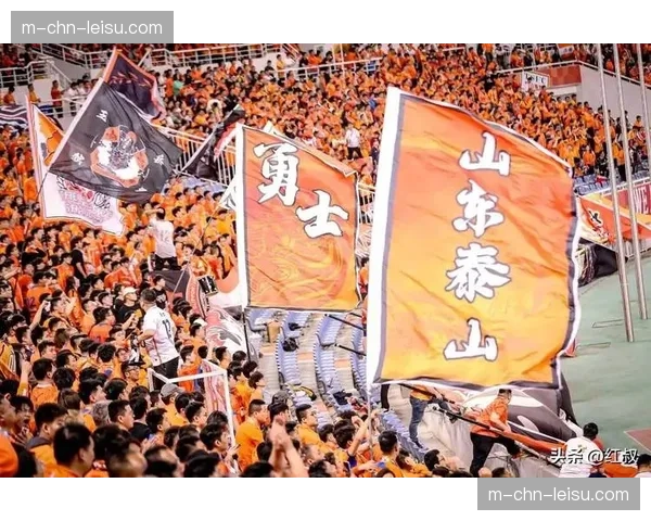 特写：山东泰山球员连续两次击中门框，运气欠佳无缘进球